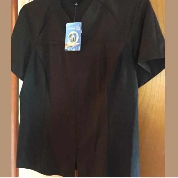 Doc and Amelia Top Scrubs - Picture 2 of 4