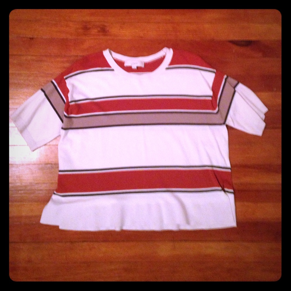 Short hemmed sweater tee