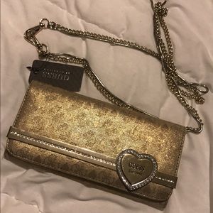 Guess clutch