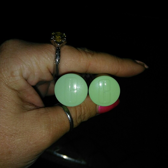 Lot of 2 Clinique "Different Lipstick" Full Size - Picture 5 of 5