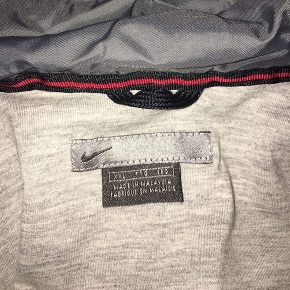 XXL NikeOOO Nylon rain jacket. - Picture 3 of 4