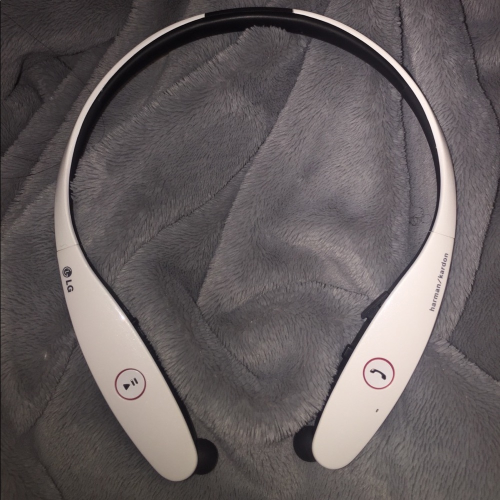 SOLD ON Ⓜ️!LG white wireless headphones