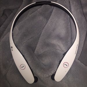 SOLD ON Ⓜ️!LG white wireless headphones