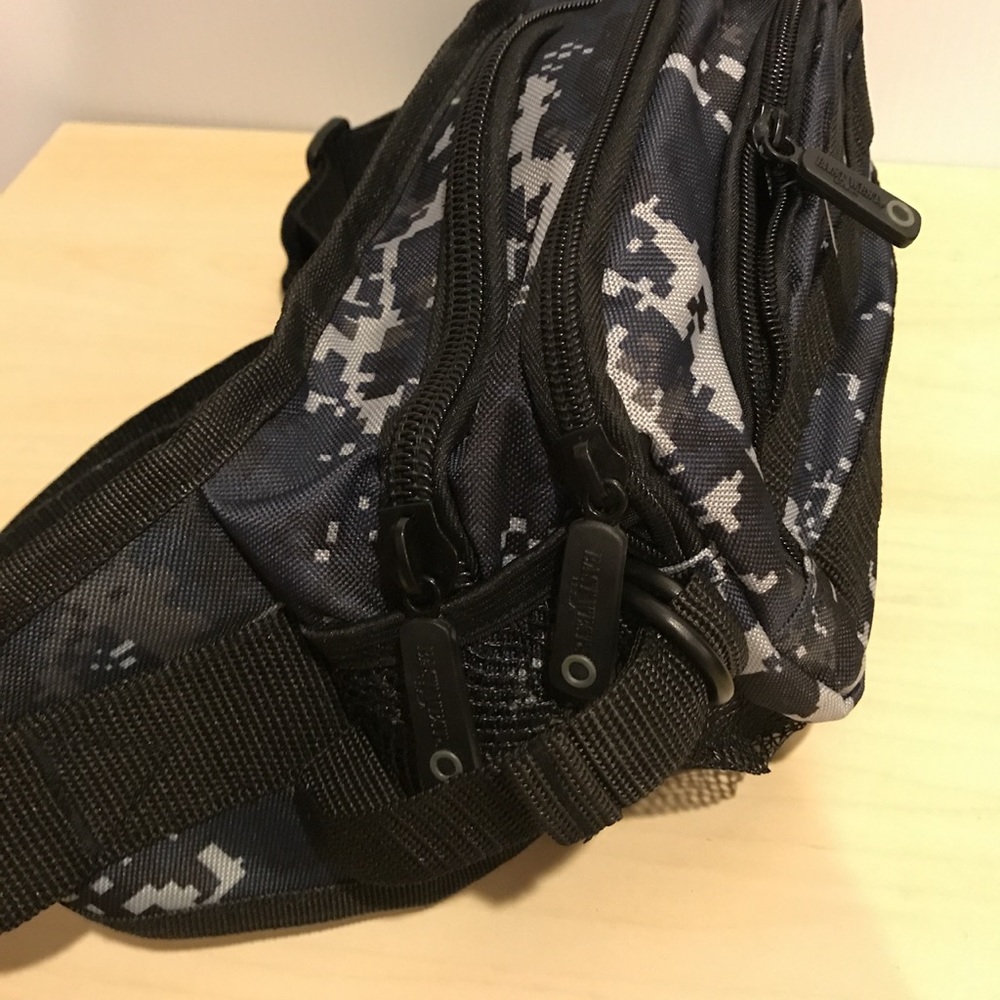 HP🎉Men's navy digital waist fanny pack - Picture 3 of 5