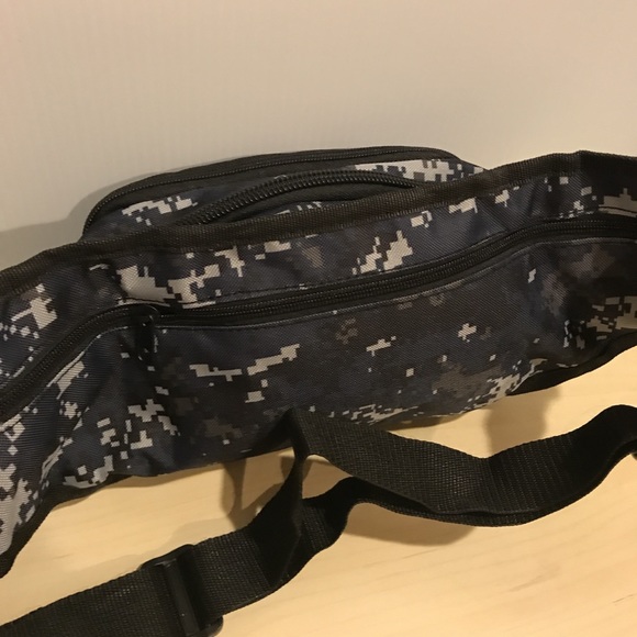 HP🎉Men's navy digital waist fanny pack - Picture 4 of 5