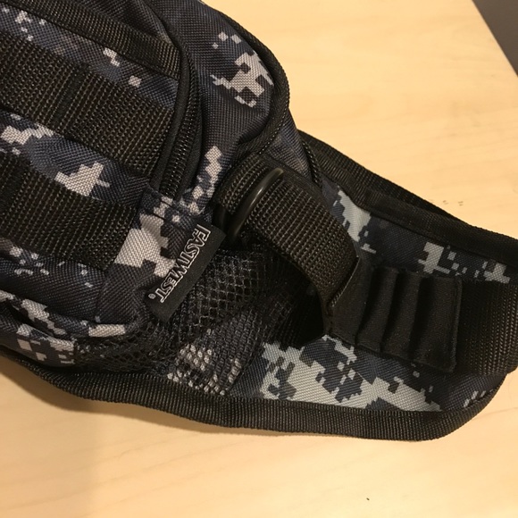 HP🎉Men's navy digital waist fanny pack - Picture 5 of 5