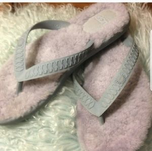 UGG Fluffy flip flops
