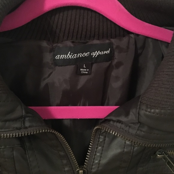 Leather jacket - Picture 2 of 3