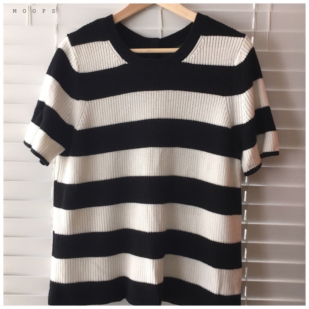 Banana Republic button slit back blouse