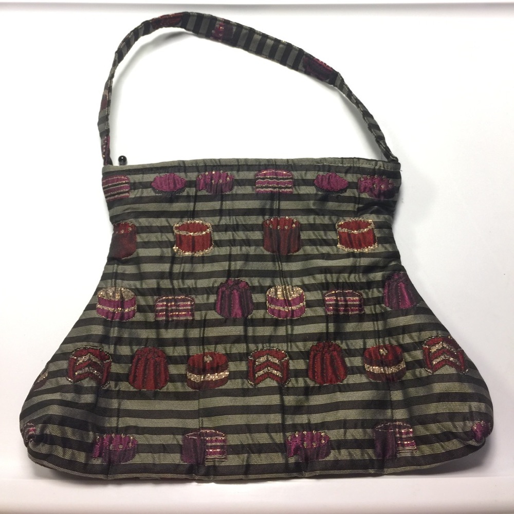 Maruca NWOT black and silver striped cake purse