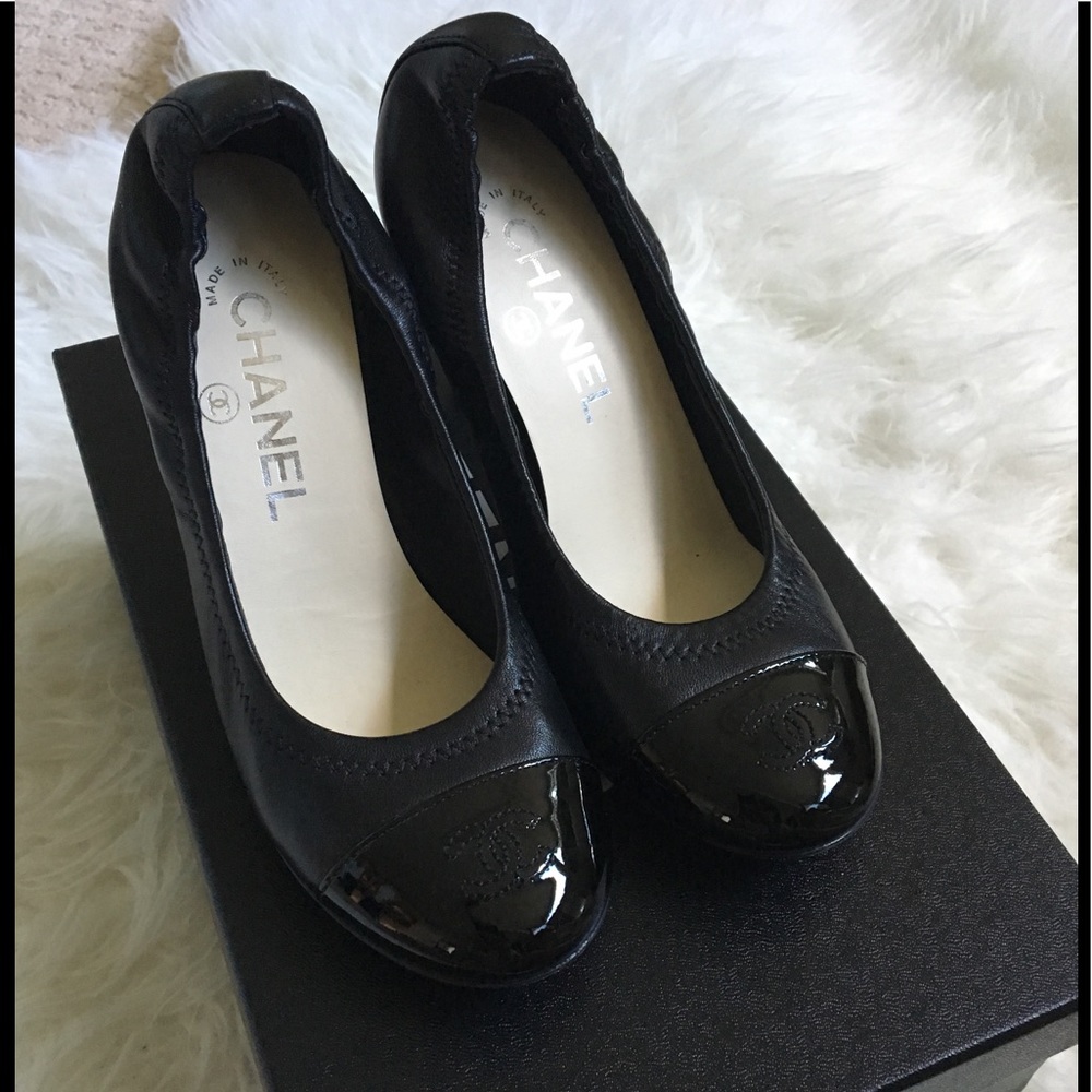 Chanel black pump