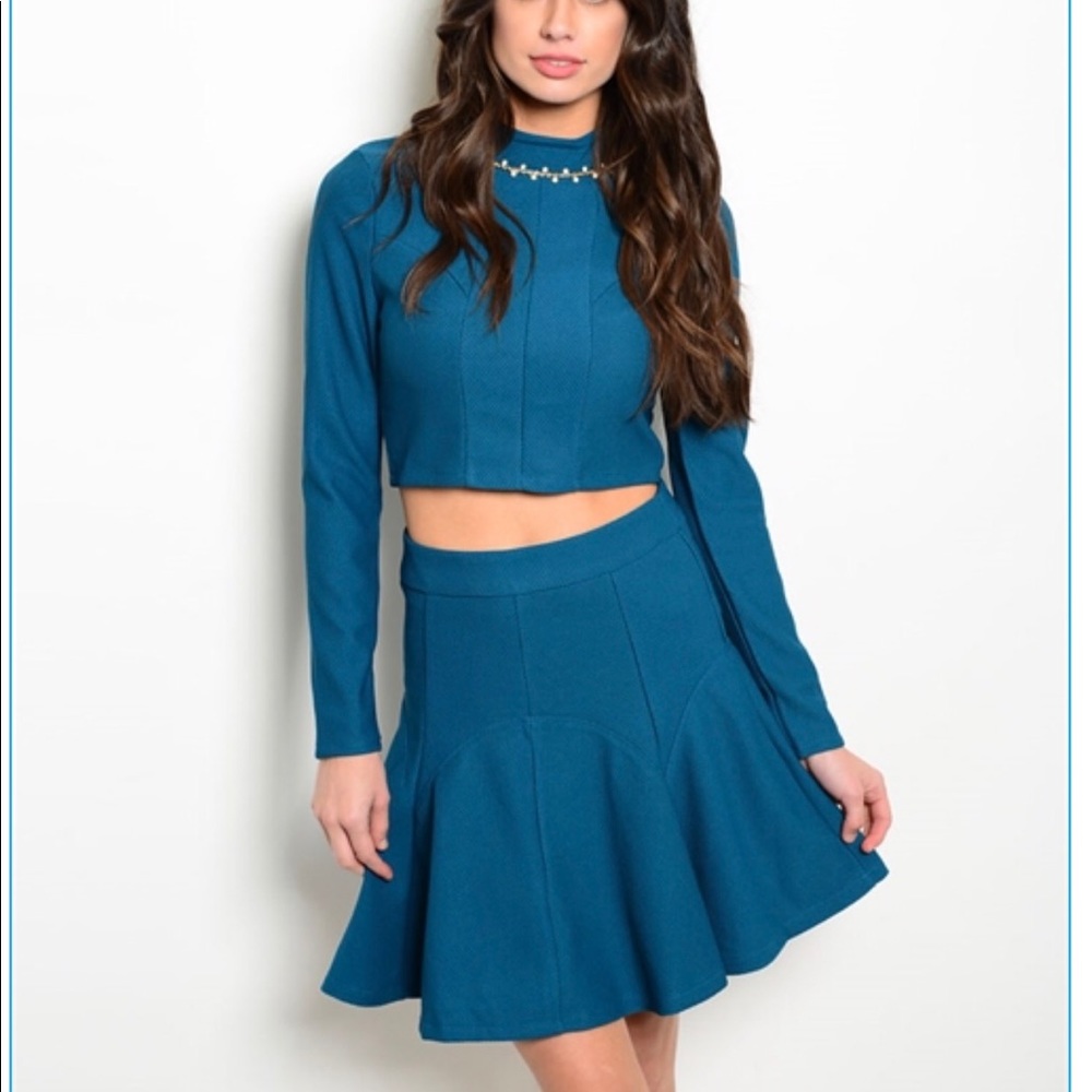 🆕🎉 TEAL TOP & SKIRT SET