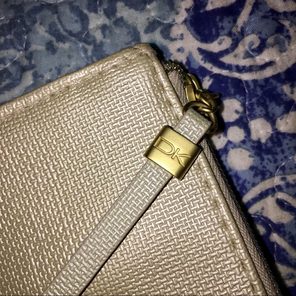 GIFTED💕DONNA KARAN💕TOTE - Picture 5 of 6