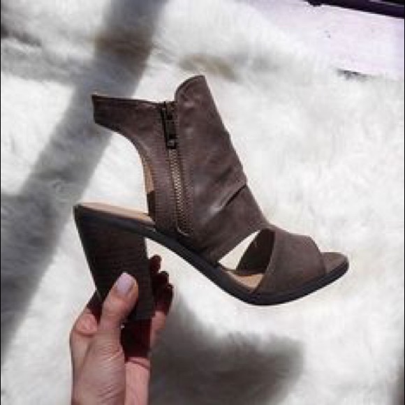 Chic Cut Out Slingback Heel Bootie - Picture 2 of 6