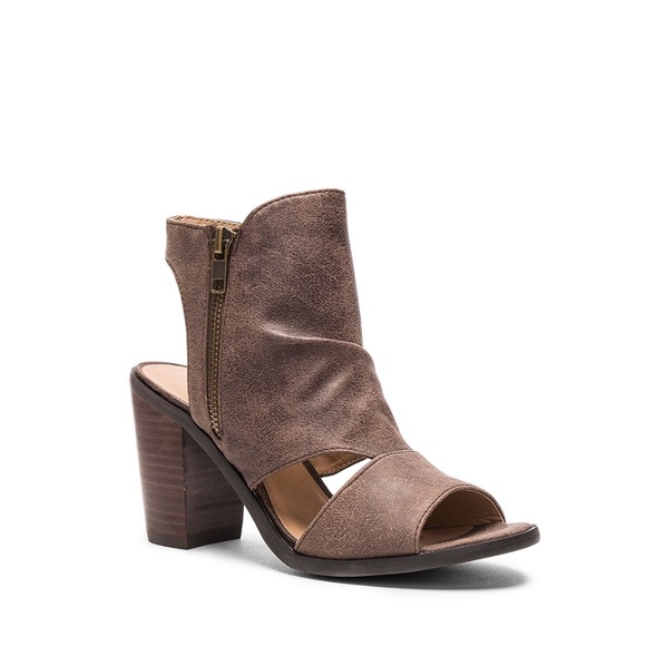 Chic Cut Out Slingback Heel Bootie - Picture 4 of 6