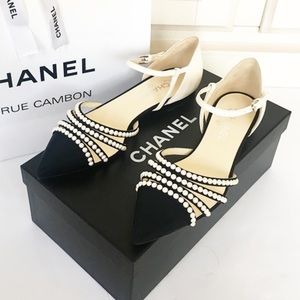 AUTH Chanel Paris in Rome pearl sandals 39.5 AUTH Chanel Paris in Rome pearl sandals 39.5
