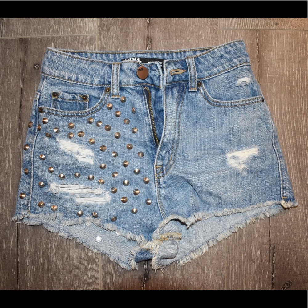 High waisted jeans shorts with cute details