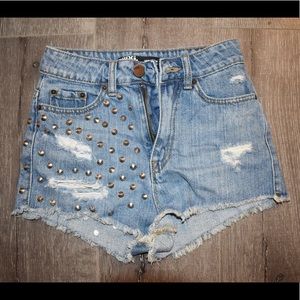 High waisted jeans shorts with cute details
