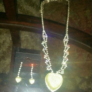 Women necklace and matching earrings