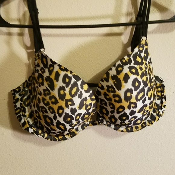 Victoria's Secret Other - LIKE NEW Victoria's Secret push up bra