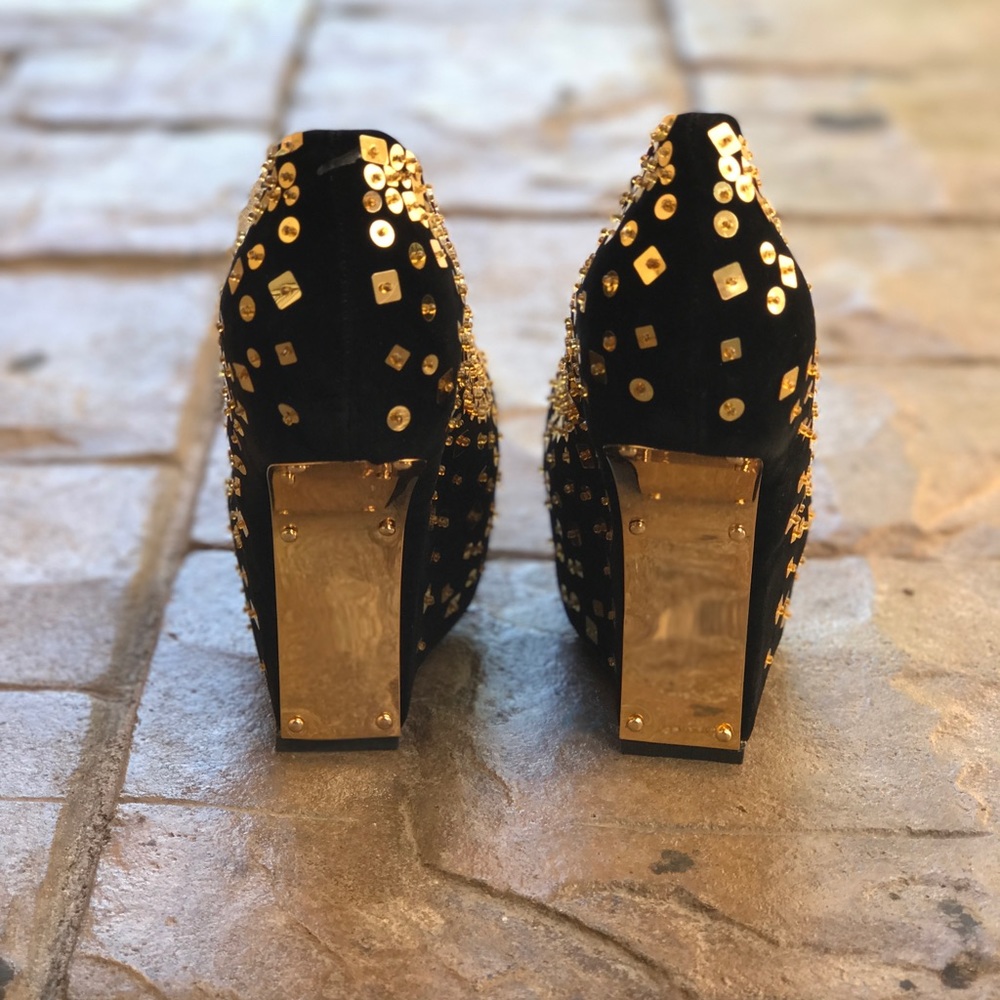 Gold Platform Asymmetrical Wedge - Picture 5 of 8