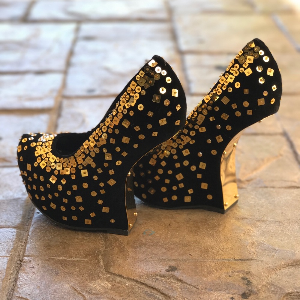 Gold Platform Asymmetrical Wedge - Picture 6 of 8