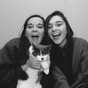 Meet your Posher, Thea