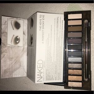Urban decay Smokey *discontinued* pallet. *new*