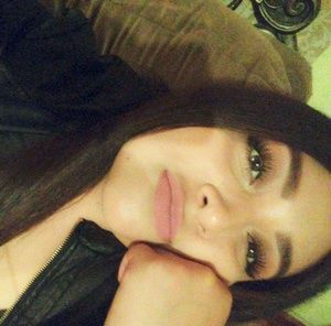 Meet your Posher, Esmeralda