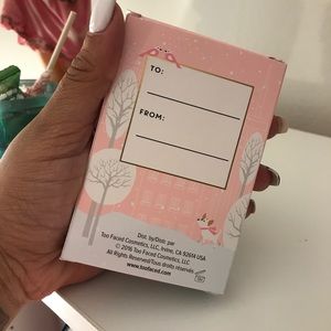 Too Faced Makeup - Too face: Naught kisses & sweet cheeks gift box Too Faced Makeup - Too face: Naught kisses & sweet cheeks gift box