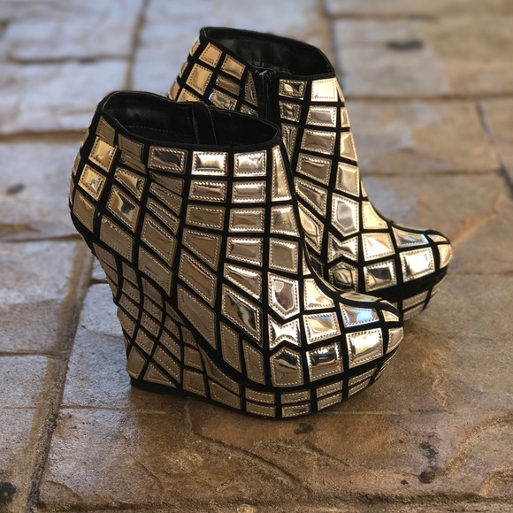 Diba Silver Cut Out Platform Wedge Ankle Bootie - Picture 3 of 5