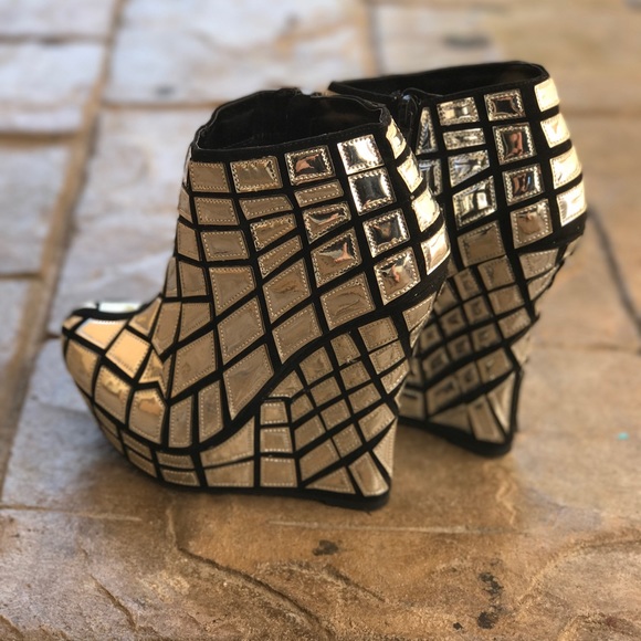 Diba Silver Cut Out Platform Wedge Ankle Bootie - Picture 2 of 5