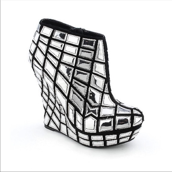 Diba Silver Cut Out Platform Wedge Ankle Bootie - Picture 5 of 5