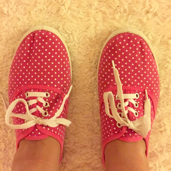 ❌SOLD❌ Cute Hot Pink w/ White Polka Dots Sneakers - Picture 2 of 8