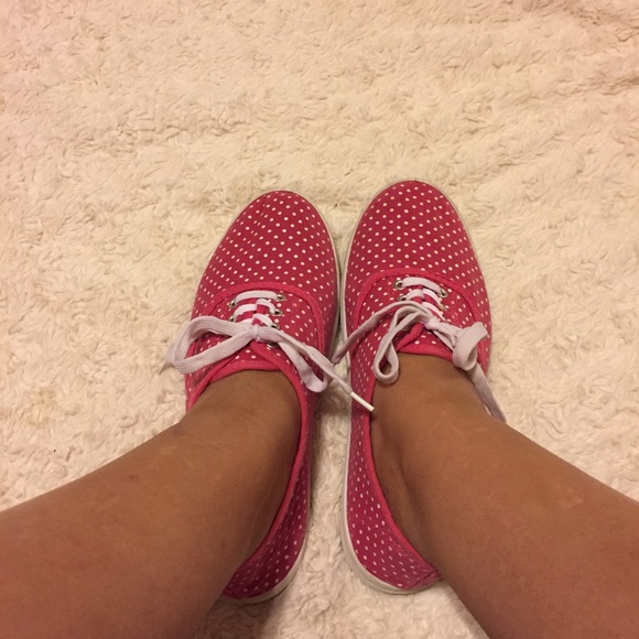 ❌SOLD❌ Cute Hot Pink w/ White Polka Dots Sneakers - Picture 5 of 8