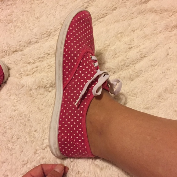 ❌SOLD❌ Cute Hot Pink w/ White Polka Dots Sneakers - Picture 6 of 8