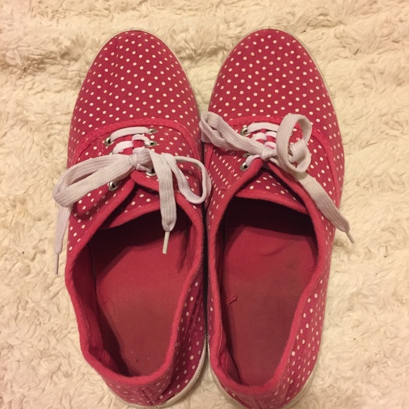 ❌SOLD❌ Cute Hot Pink w/ White Polka Dots Sneakers - Picture 8 of 8