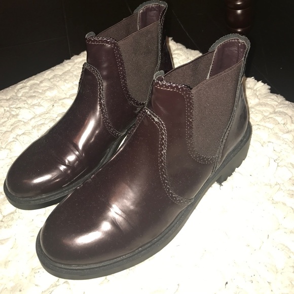 Cathy Jean Burgundy Bootie - Picture 4 of 5