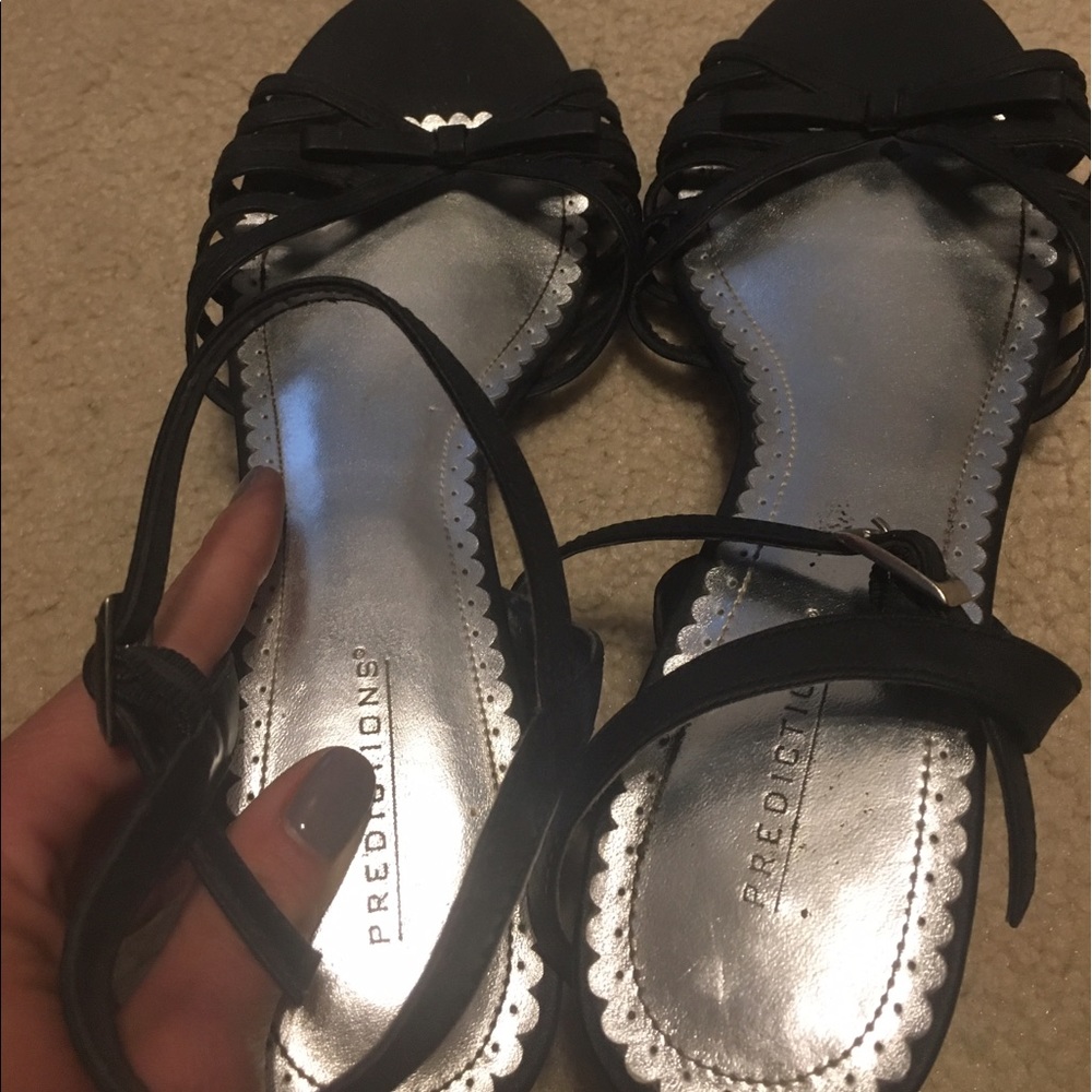 Black kitten heels