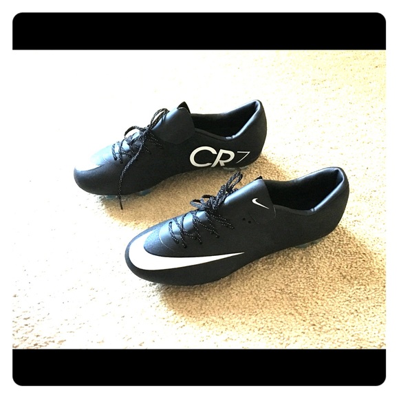 Shoes - New! Soccer cleats men's size: 7 Shoes - New! Soccer cleats men's size: 7
