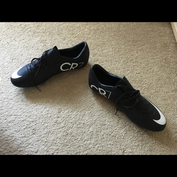 Shoes - New! Soccer cleats men's size: 7 Shoes - New! Soccer cleats men's size: 7