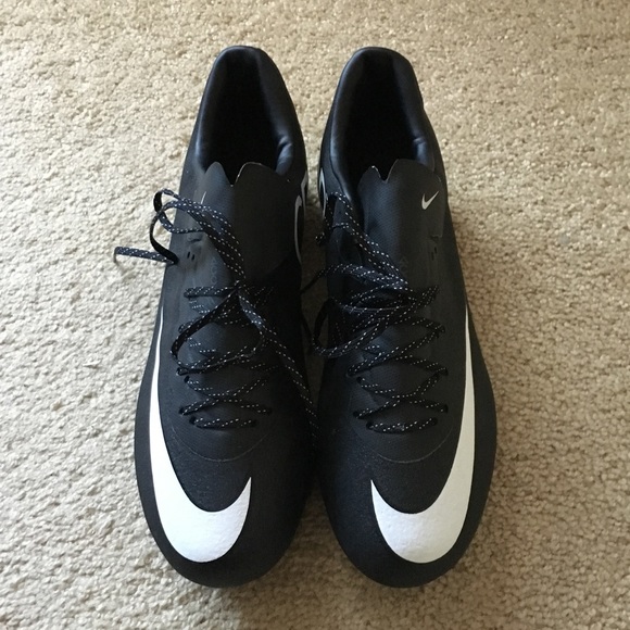 Shoes - New! Soccer cleats men's size: 7 Shoes - New! Soccer cleats men's size: 7