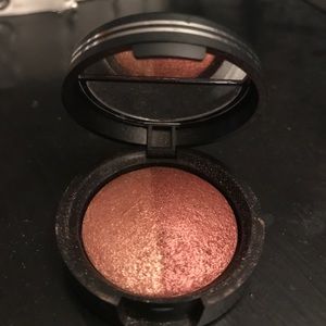 Red/Pink sparkly eyeshadow