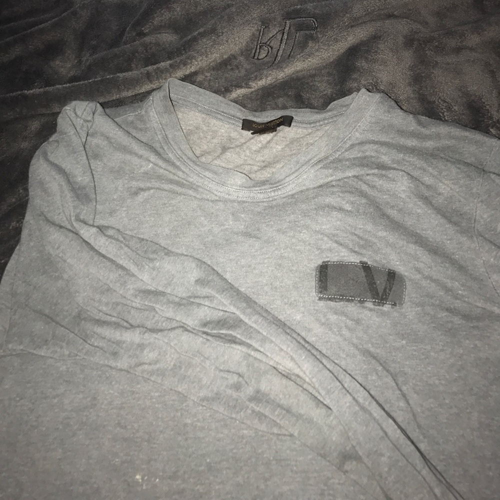 Louis Vuitton Authentic shirt is pretty small