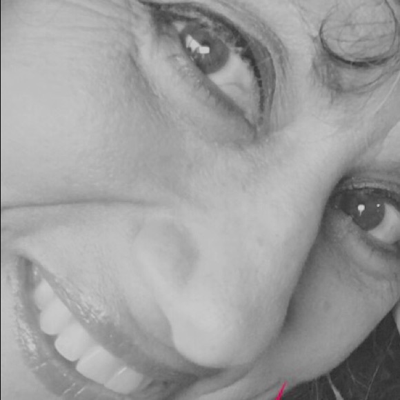 Meet your Posher, Karen - Picture 2 of 6