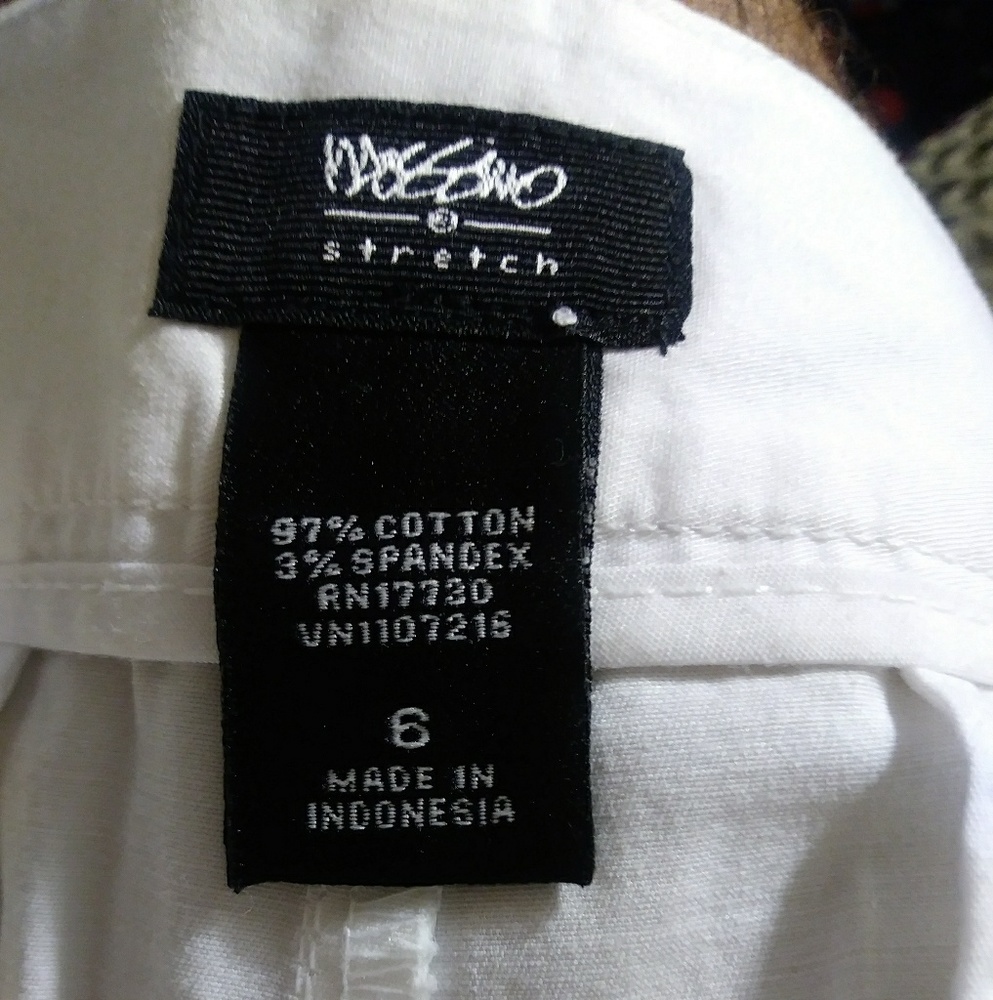 Missimo ladies shorts $ $16 Sz 6 plus free belt