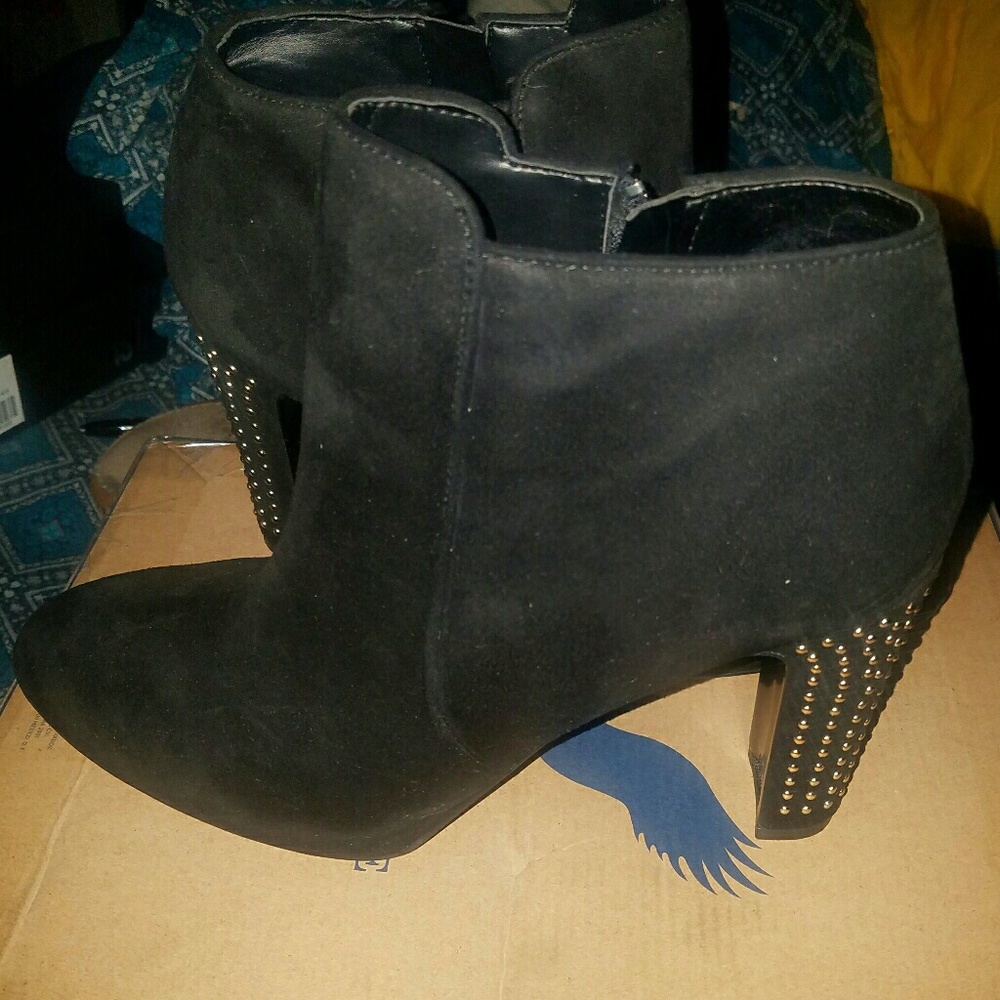 New nine west studded boots..sz 10