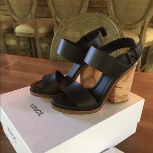 New in Box Vince Black Leather Sandals 5.5