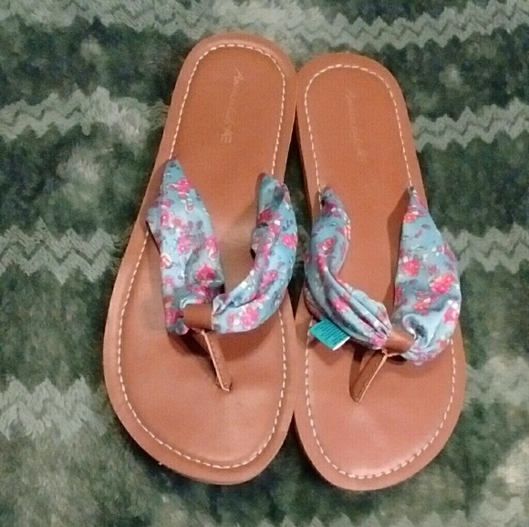 American Eagle By Payless Other - American Eagle Flower Print Flip Flops