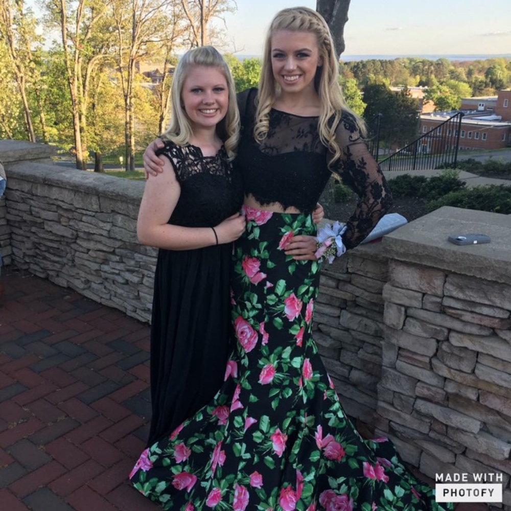 SHERRI HILL Two-Piece Prom/Homecoming Dress 🖤